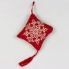 PK3635 - Borduurpakketje: kussentje met kerstdecoratie A
