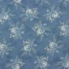 4643 - Blauw middel met trosjes ivoorkleurige roosjes