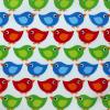 5450 - Wit (bijna) met vrolijke rode, groene en blauwe vogels