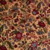 Donker beige met gestileerde bloemen